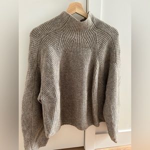 Whool H&M sweater